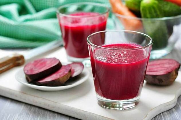 Beet smoothie for lunch on a diet for weight loss