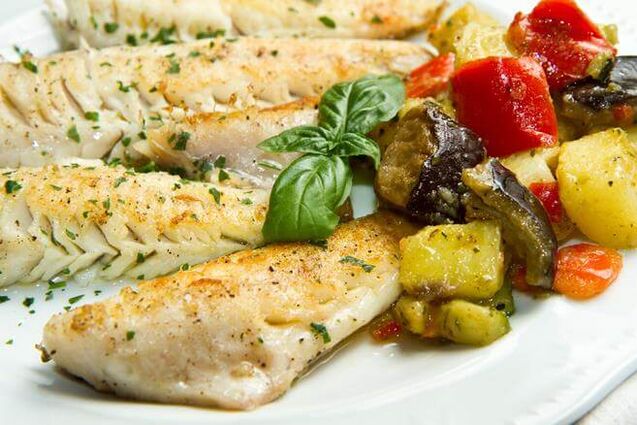 The weekly low-carb menu includes cod cooked with eggplant and tomatoes. 